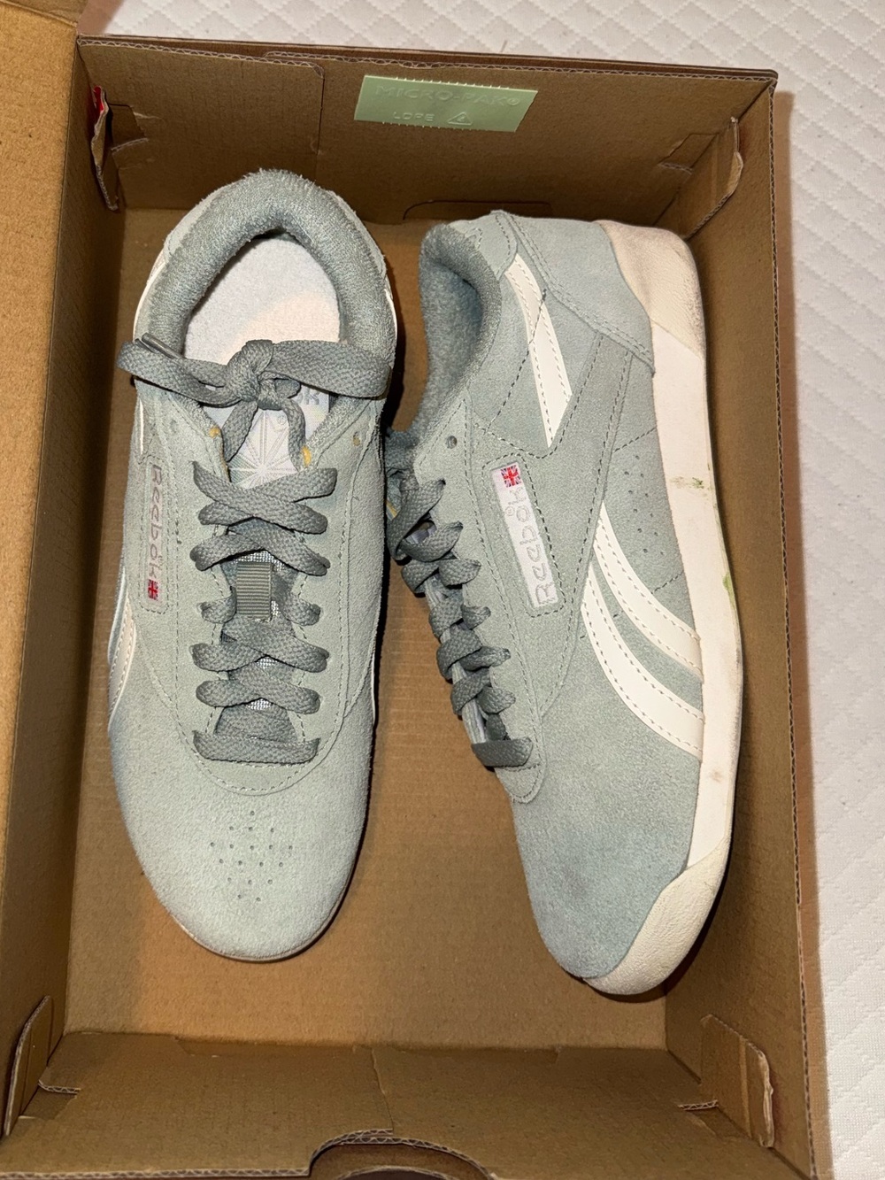 Reebok size 6 women’s suede blue shoes